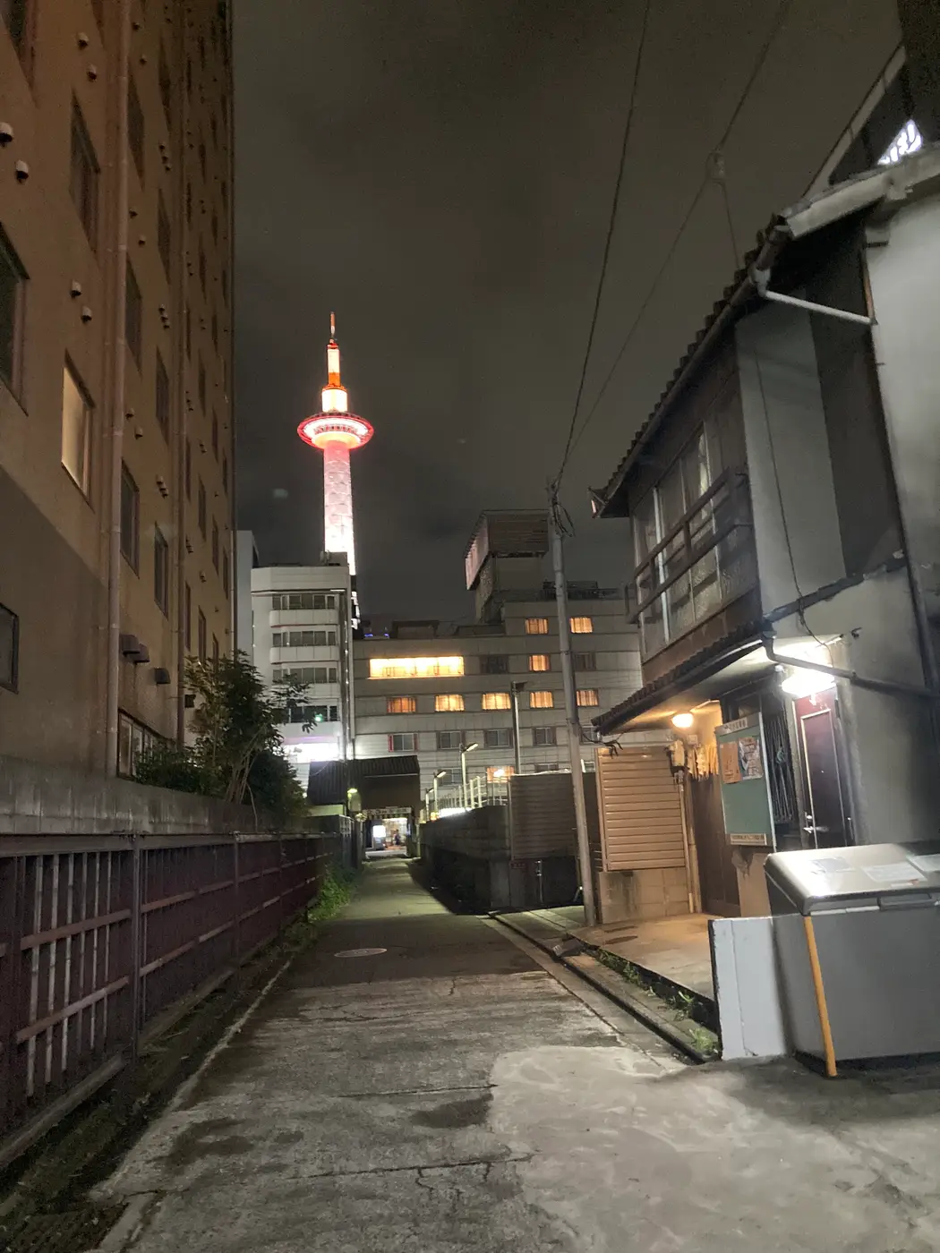 京都タワーの見える街なかの会場